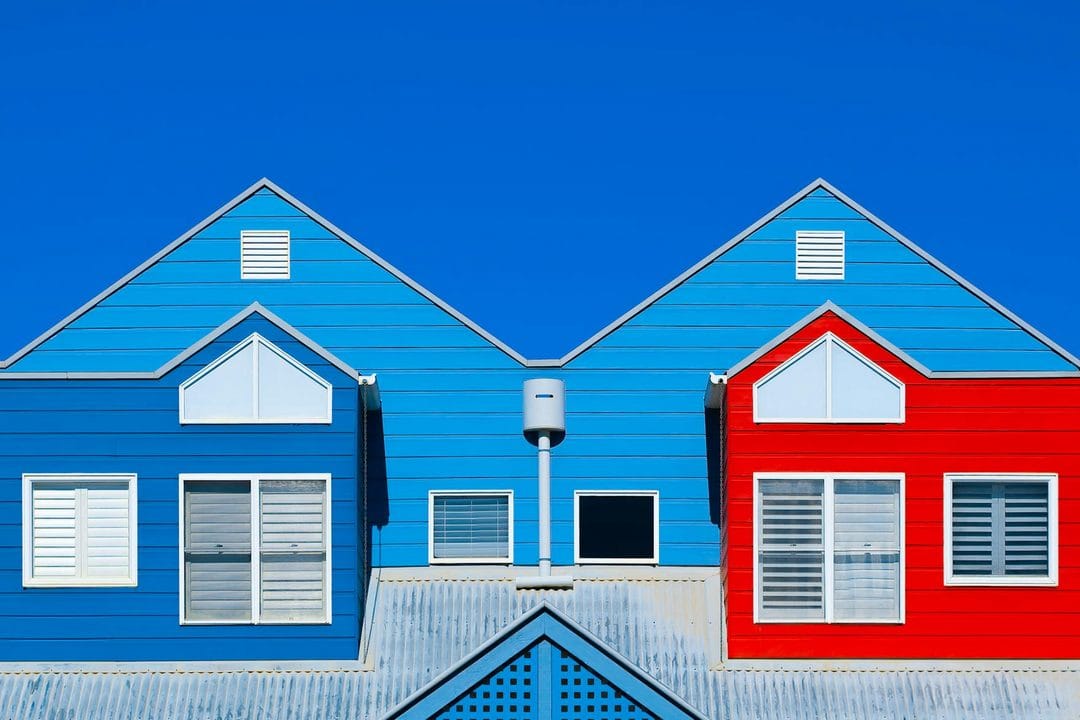 Pintar la fachada de casa en España 2026: qué pintura elegir, precios reales y los errores que la estropean en un invierno