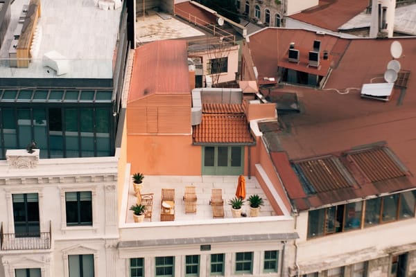 Cómo impermeabilizar la terraza paso a paso: productos, técnicas y precios reales en España 2026